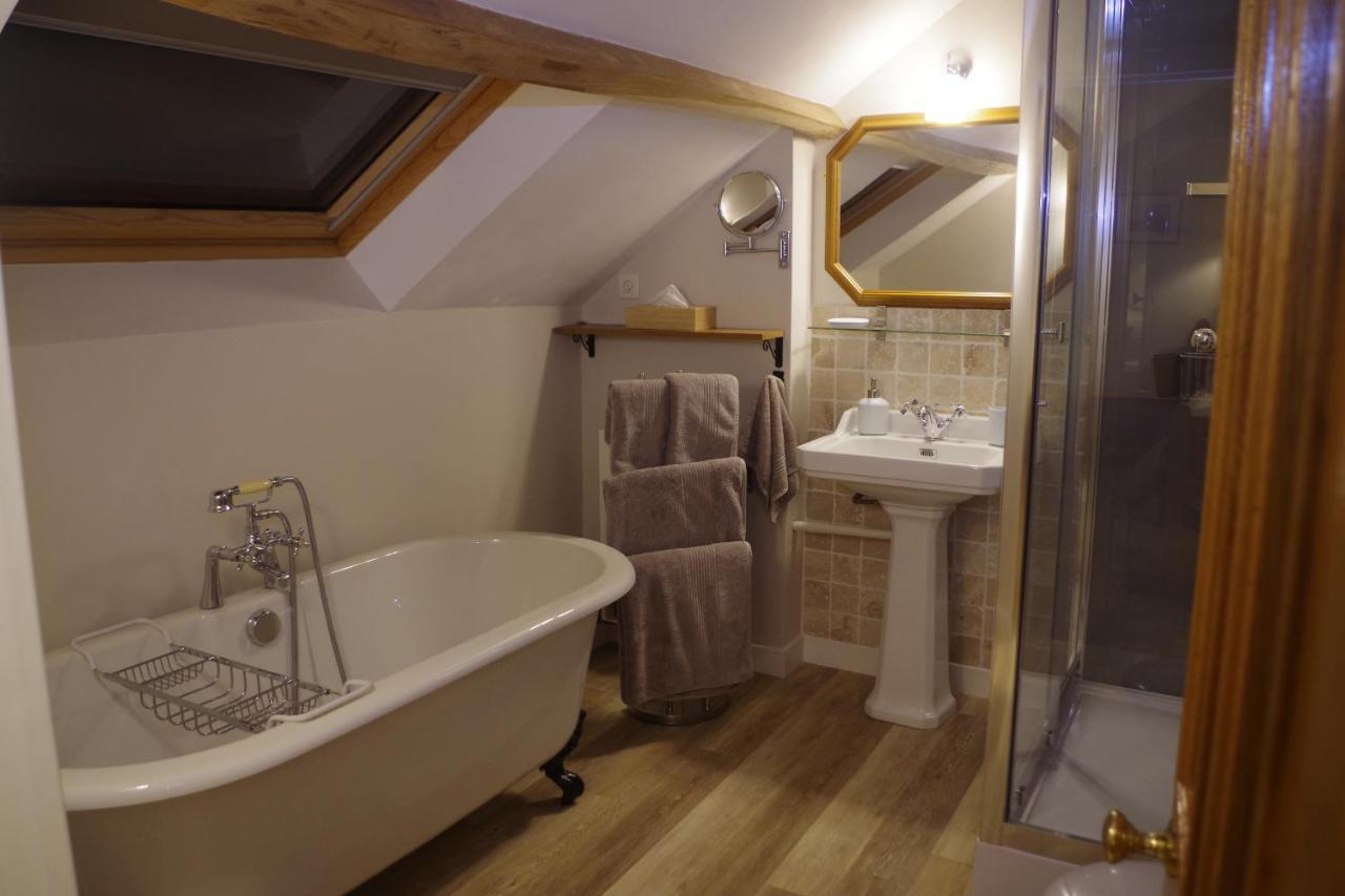 Chambres & Table D'Hotes De La Vieille Ferme Salon-la-Tour Zewnętrze zdjęcie