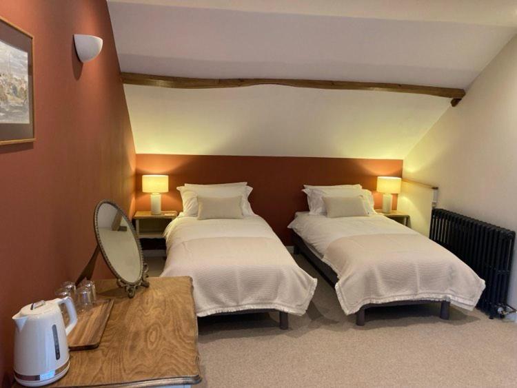 Chambres & Table D'Hotes De La Vieille Ferme Salon-la-Tour Zewnętrze zdjęcie